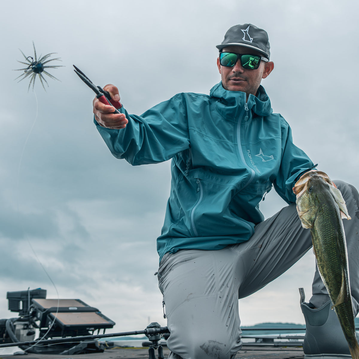 Mastering Chumming for Saltwater Fish: Pro Tips & Techniques – Flop ...
